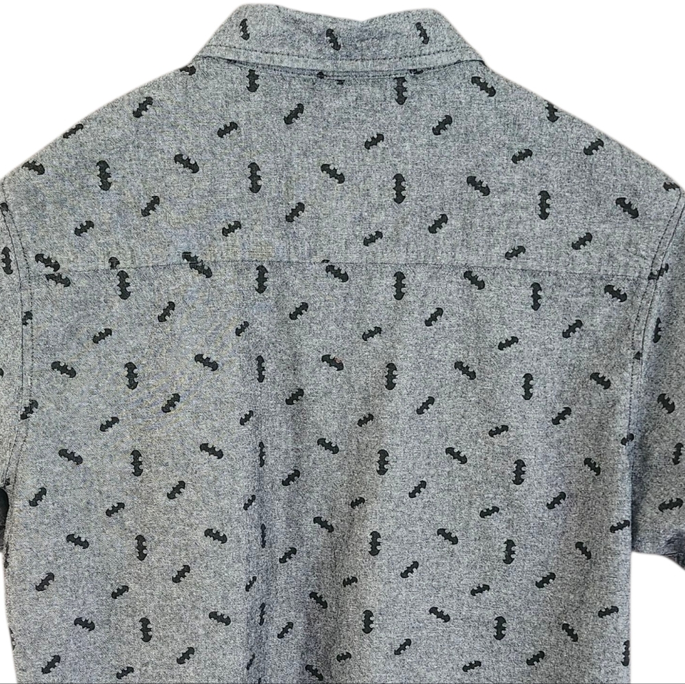 Batman Men’s Large Button Down Short Sleeve Shirt Gray 100% Cotton - Picture 3 of 8